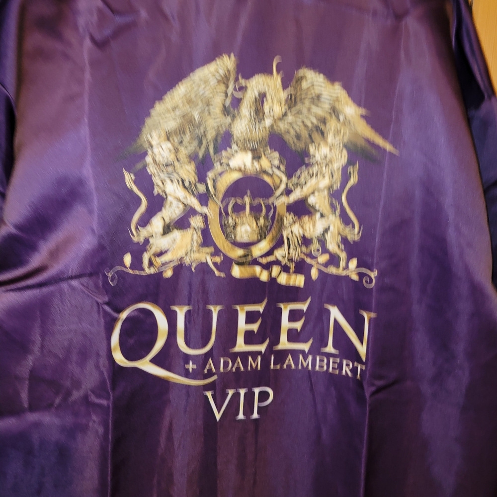 Queen + Adam Lambert VIP Robe One Size - Picture 4 of 6